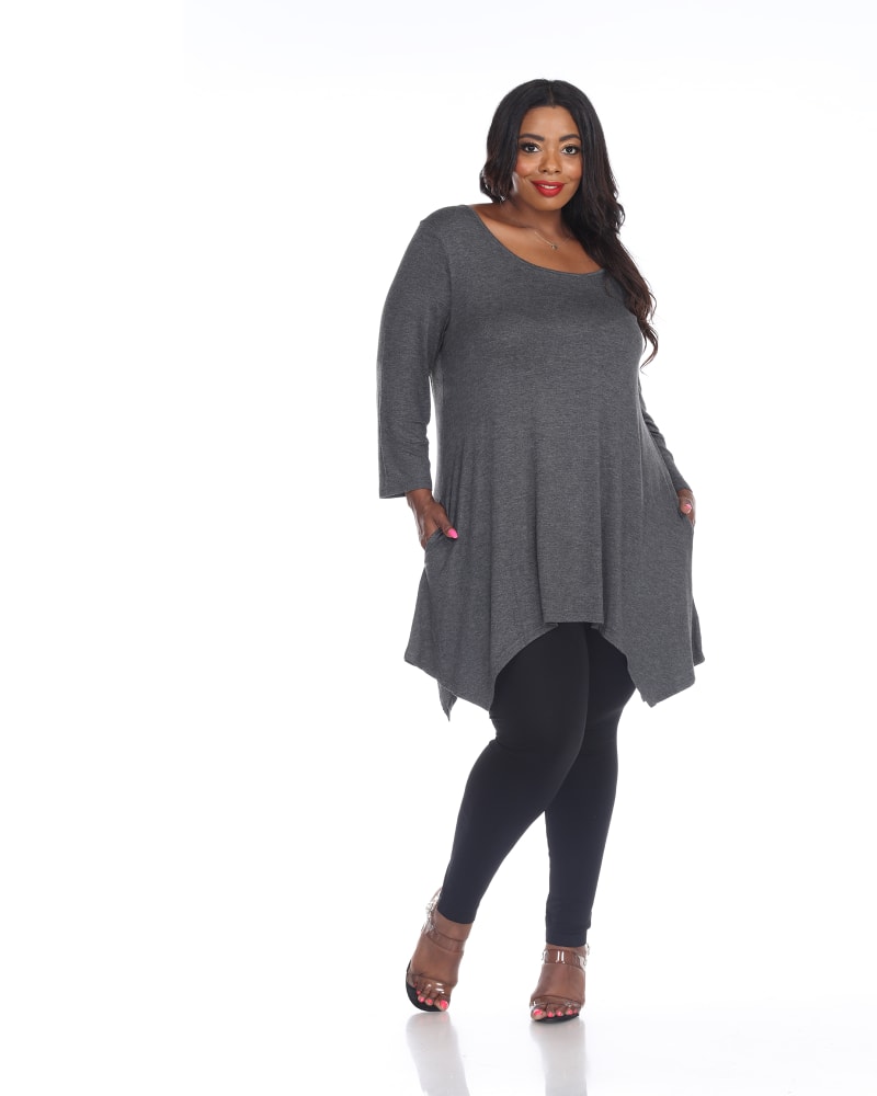 Front of a model wearing a size 4X Makayla Tunic Top in Charcoal by White Mark. | dia_product_style_image_id:246410
